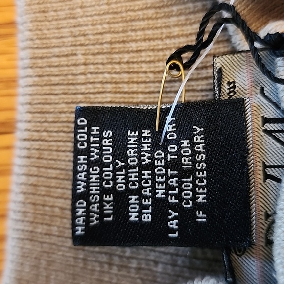 Jos. A. Bank Men's Turtleneck Sweater - Picture 8 of 9